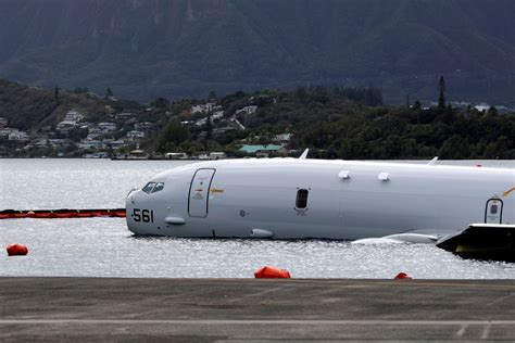 Us Navy Releases Underwater Footage Of Plane That Overshot A Runway