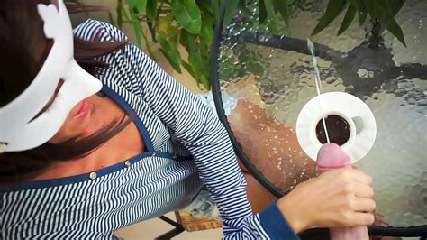 Impresionante Chica Hace Mamada Semen En El Caf Juego De Pis Xvideos