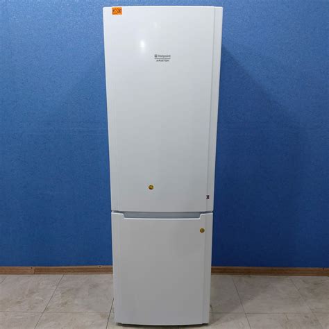 Hotpoint Ariston HBM1181.4F - Холодильники с верхней морозильной камерой