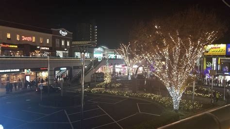 田無駅北口が今年もイルミネーションで飾られています。