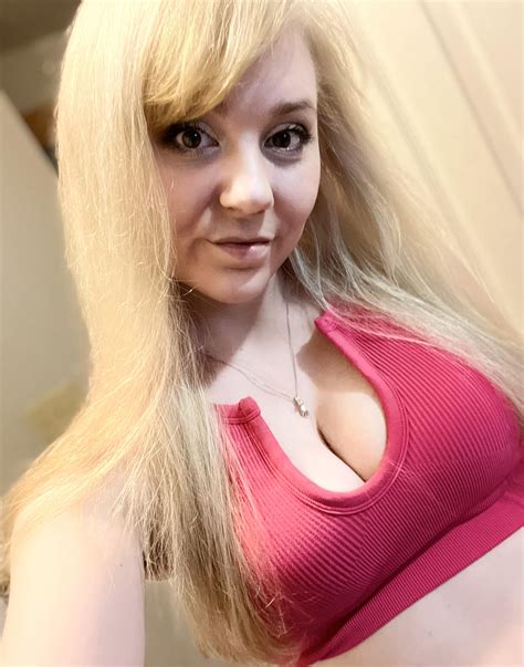 I Feel Pretty In Pink 32f R Selfie