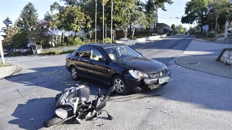 KISALFOLD Nem adott elsőbbséget elütötte a a motorost az autós