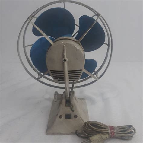 Antigo ventilador no estado REUZO LEILÕES