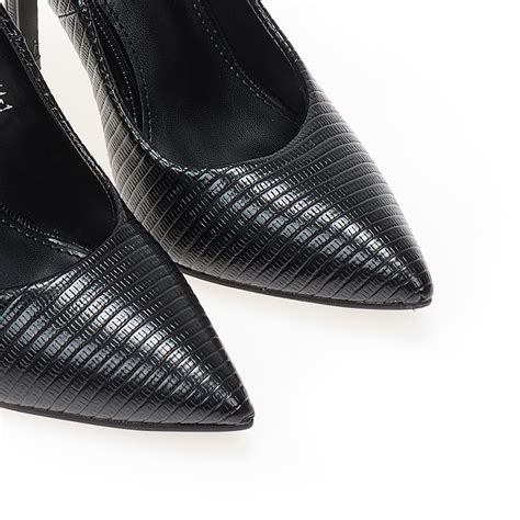 Cz Enka Z Ekosk Ry Nude Z Wyt Oczonym Wzorem I Szpiczastym Noskiem Tsoukalas Shoes