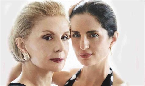 Qu Se Llevar A Carolina Herrera A Una Isla Desierta Una Camisa Blanca Un Bikini Y A Brad