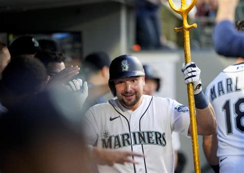 Cal Raleigh homers twice as Mariners stay hot and topple Red Sox 6-2