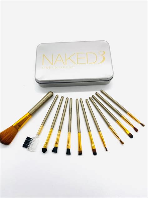 Купить Набор кистей Naked 3 в металлической упаковке 12 шт по цене 219 руб в интернет магазине