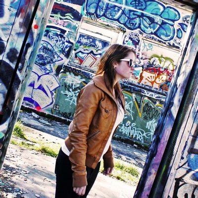 5 Hot Sexy Leigh McGowan Bikini Pics