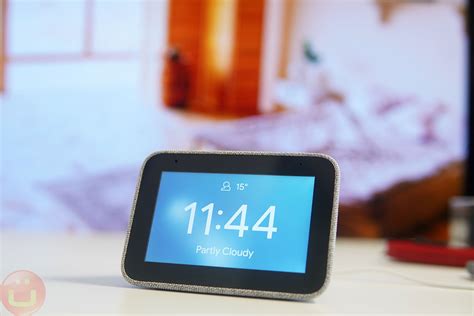 Lenovo Smart Clock Review | Ubergizmo