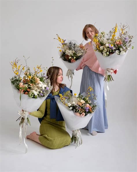 Охапка весенних полевых цветов - купить в СПБ с доставкой в Kraft Flowers