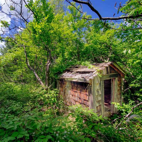 Abandoned shack in the woods of Camden, Maine : r/AbandonedPorn