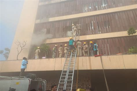 Lucknow Levana Hotel Fire Two Dead Ten Critical लखनऊ के लेवाना होटल