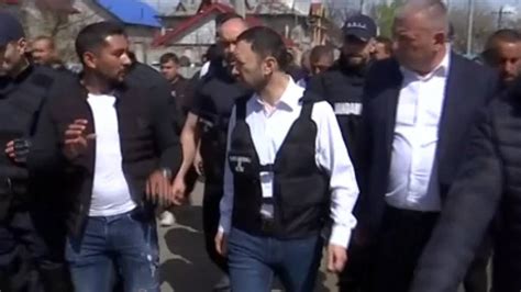 VIDEO Scandal la descinderile de la mafia fierului vechi din Călărași