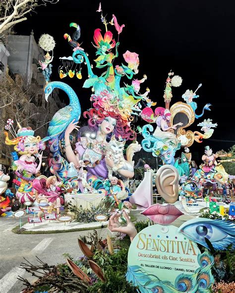 Itinerario Attraverso Le Migliori Fallas Di Valencia Nel