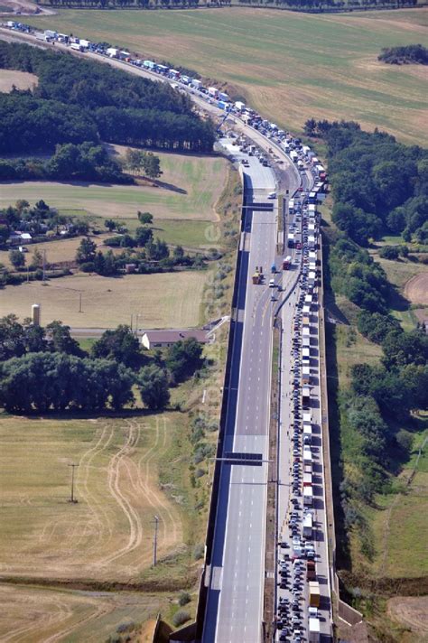 Triptis Von Oben Lkw Stau Im Rahmen Der Ausbau Arbeiten Und