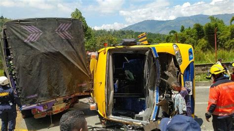 Grave Accidente Por Volqueta Sin Frenos En La Autopista Medellín Bogotá Deja Un Muerto Y