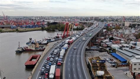 Galería De Fotos Muchos Autos Y Más Gente En Las Calles En El Inicio De Un Nuevo Tramo De La