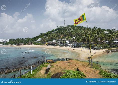 Playa Tropical En La Ciudad De Mirissa Sri Lanka Fotograf A Editorial