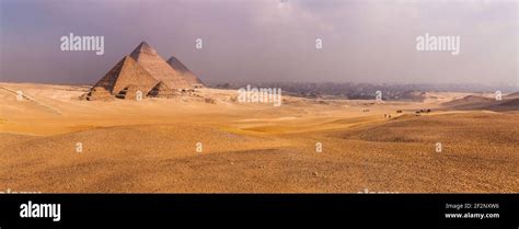 Panorama Egipto el Cairo pirámides de Giza vista distante con la