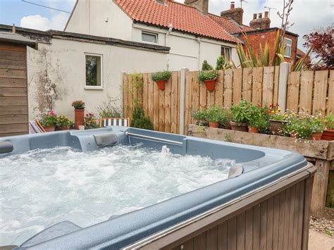 Hot Tub Cottage Sleeps 4, Bridlington | Beach Stays