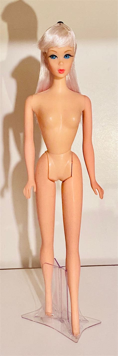 Beautiful Vintage Mod 1967 Platinum Blonde Twist N Turn TNT Barbie Doll