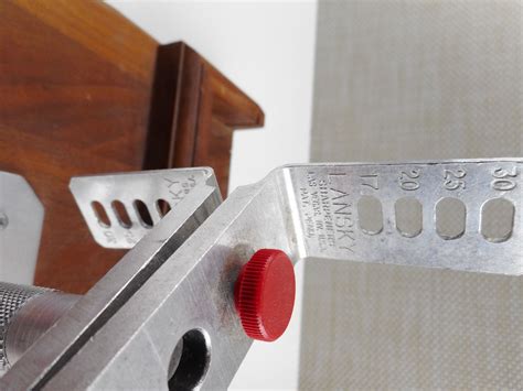 LANSKY KNIFE SHARPENER - Switzer's Auction & Appraisal Service