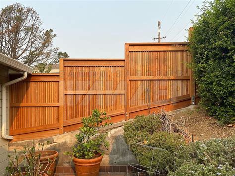 Высокий деревянный забор под уклоном ДВ-175 - купить в Москве, цена ...