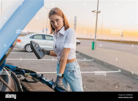 Hot Woman Mechanic Hi Res Stock Photography And Images Alamy