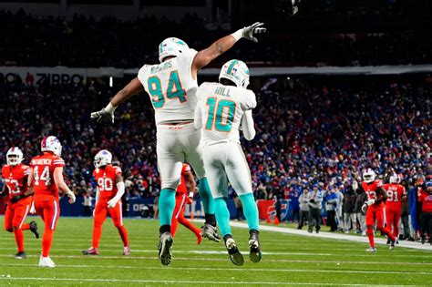 Dolphins vs. Bills: Best photos from the Week 15 loss