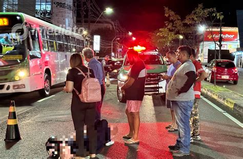 Carro Atinge Traseira De Motorista De App Por Moto E Passageira Fica