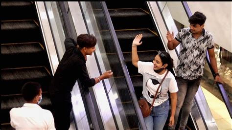 Giving Flying Kiss😘 To Strangers👰 On The Escalator😂 Shady Ujju