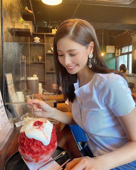 得あゆさんのインスタグラム写真 得あゆinstagram「いただきますいちごかき氷🍓🍧 寒くなる前に 暑い時にたべた写真あげていく🍧