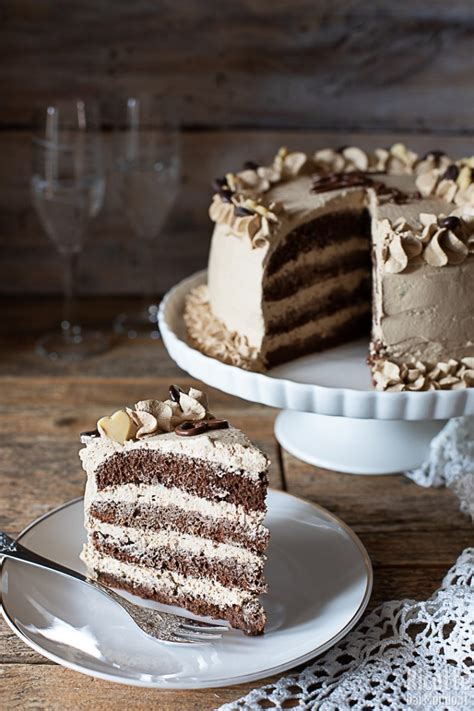 Torta di compleanno al caffè con crema al mascarpone