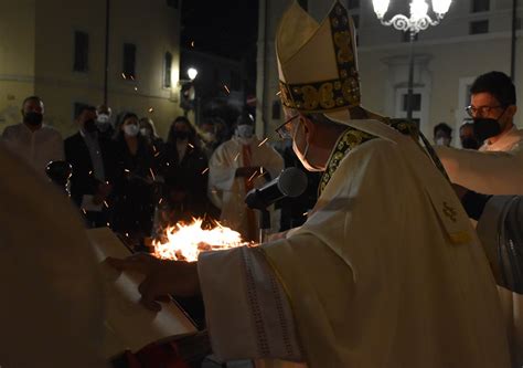 Pasqua Celebrazione Della Veglia Nella Cattedrale Di Terni Mons