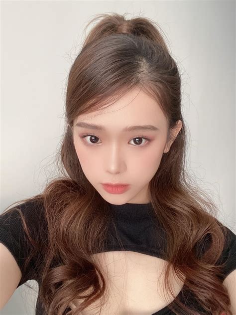 Lộ clip nóng Hot girl Linh Ka trong nhà nghỉ với Long Hoàng