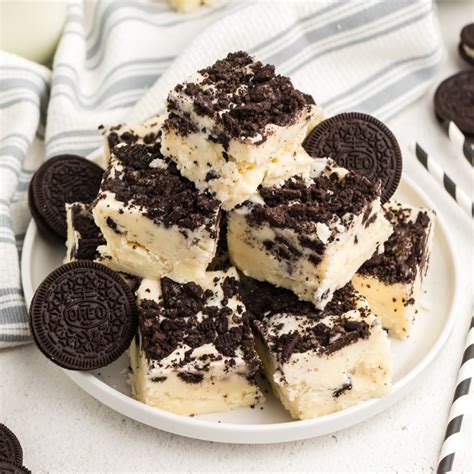 Easy Oreo Cookie Fudge Pinkwhen