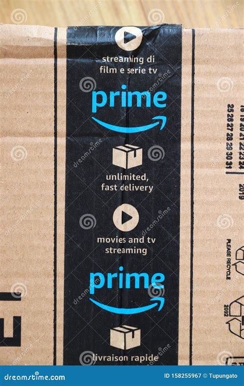 Paquete Amazon Prime Fotografía Editorial Imagen De Salida 158255967