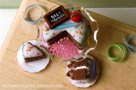 Hummingbird Miniatures: Best Teacher Cake!