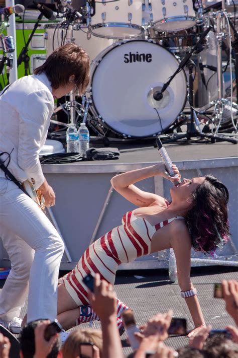 Katy Perry Leggy Cleavy In Latex Dress Performing At Dos Pueblos In Santa Barba Porn Pictures