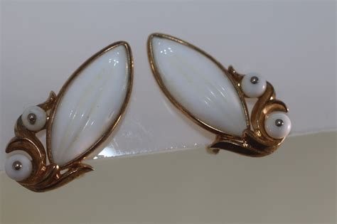 Vintage Crown Trifari Poured Glass Milk Leaf Earrings… Gem