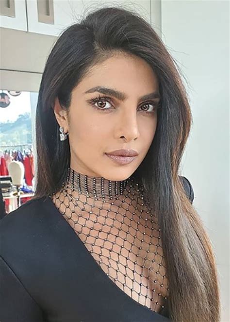 Priyanka Chopra Just Debuted A Blonde Lob In Paris And Were Freaking Out Beautycrew