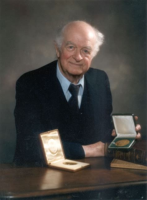 Linus Pauling with his two Nobel medals, 1986. - Linus Pauling: Awards ...