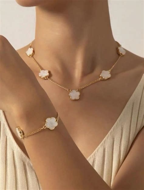 White New Design Hot Selling Single Sided Plant Five Leaf Flower Bracelet Necklace Jewelry Set