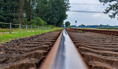 Beberapa Rel Kereta Api Dengan Persimpangan Di Stasiun Kereta Api Dalam