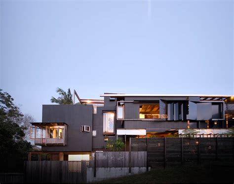 The Left-Over-Space House / Cox Rayner Architects | ArchDaily