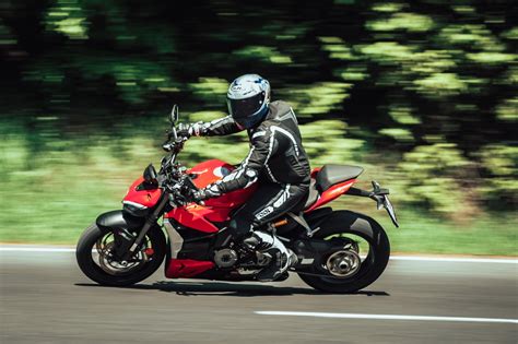 Ducati Streetfighter V Im Power Naked Bike Vergleich