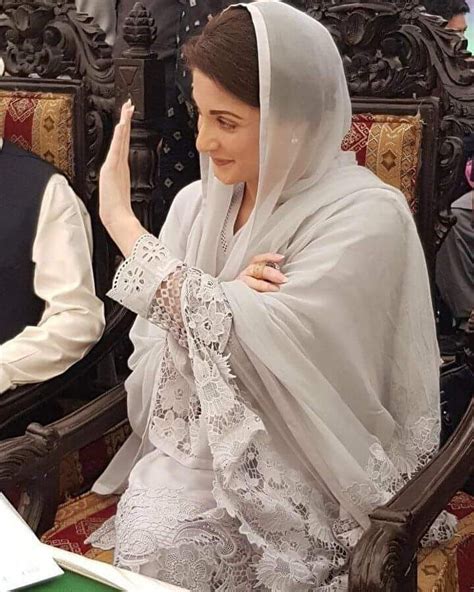 Pin By Ayeza On Maryam Nawaz Sharif Beautiful Hijab Beautiful Eyes