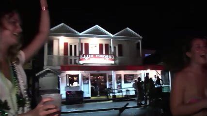 Chelsea Local Girl Eating Pussy In Public In A Bar Raissa Conte