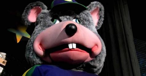 Things You Didn T Know About Chuck E Cheese S Chuck E Cheese