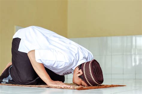 Sebaiknya Sujud Syukur Dilakukan Terang Terangan Atau Tersembunyi